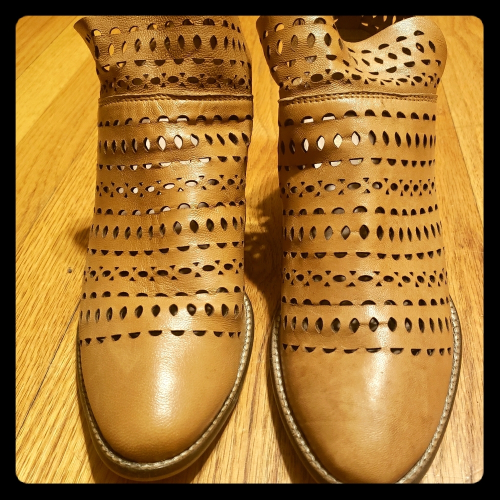 Seychelles - Tame Me Bootie (NIB)